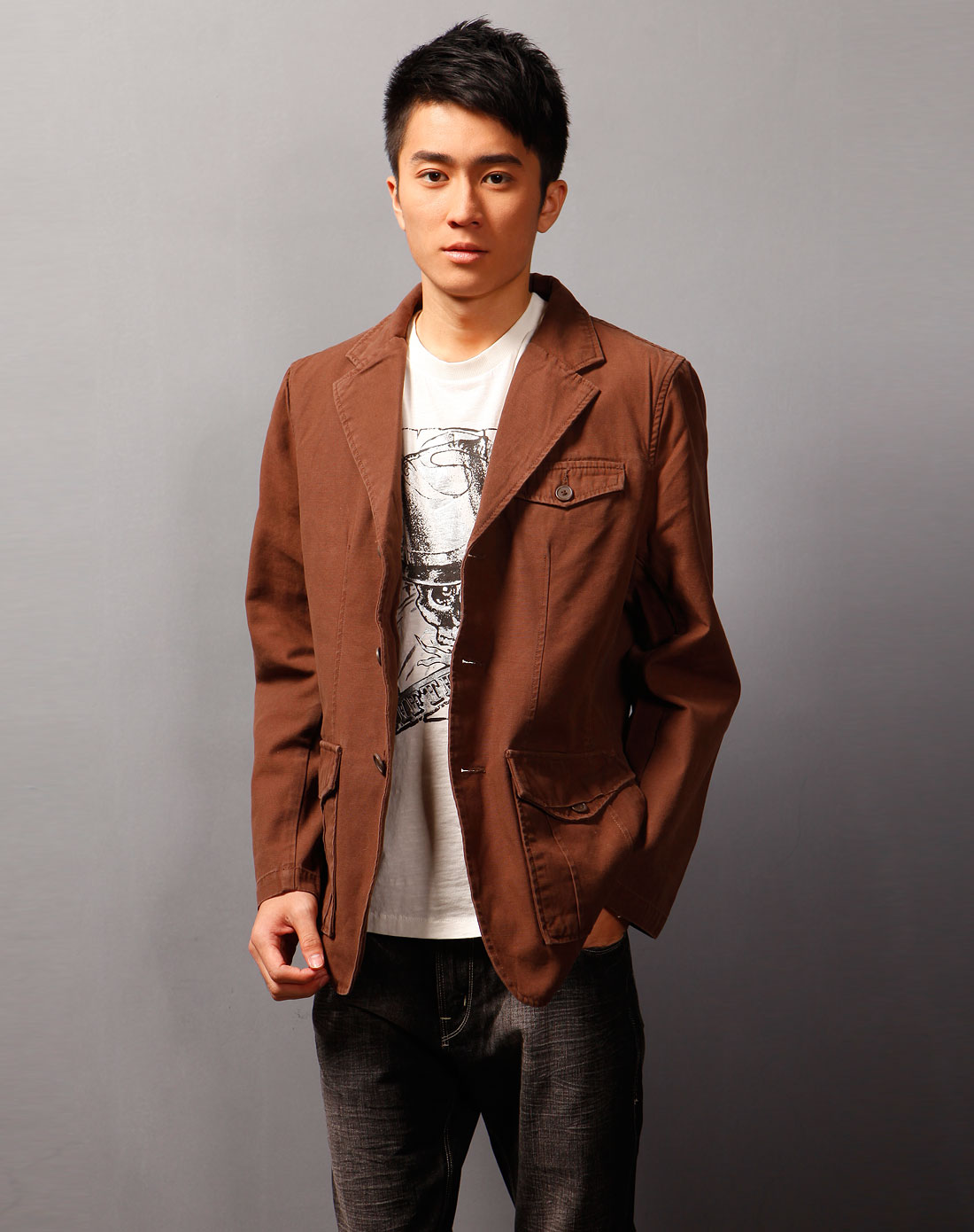 第五街<em>男款</em>咖啡色<em>休闲西装</em>长袖<em>外套</em>