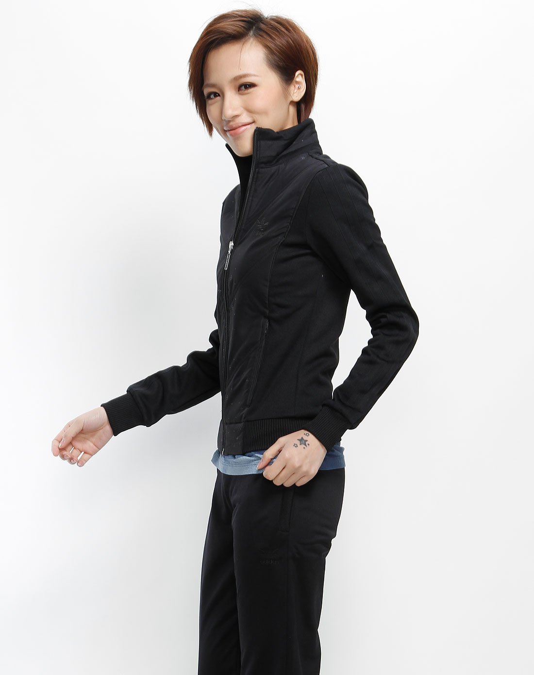 <em>阿迪达斯adidas</em>三叶草 <em>女款</em>黑色拼布长袖运动