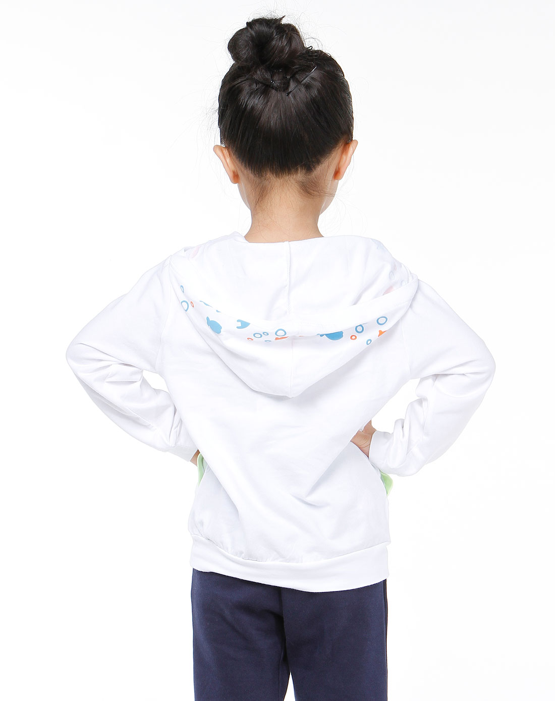 <em>女童</em>白色长袖<em>休闲服</em>