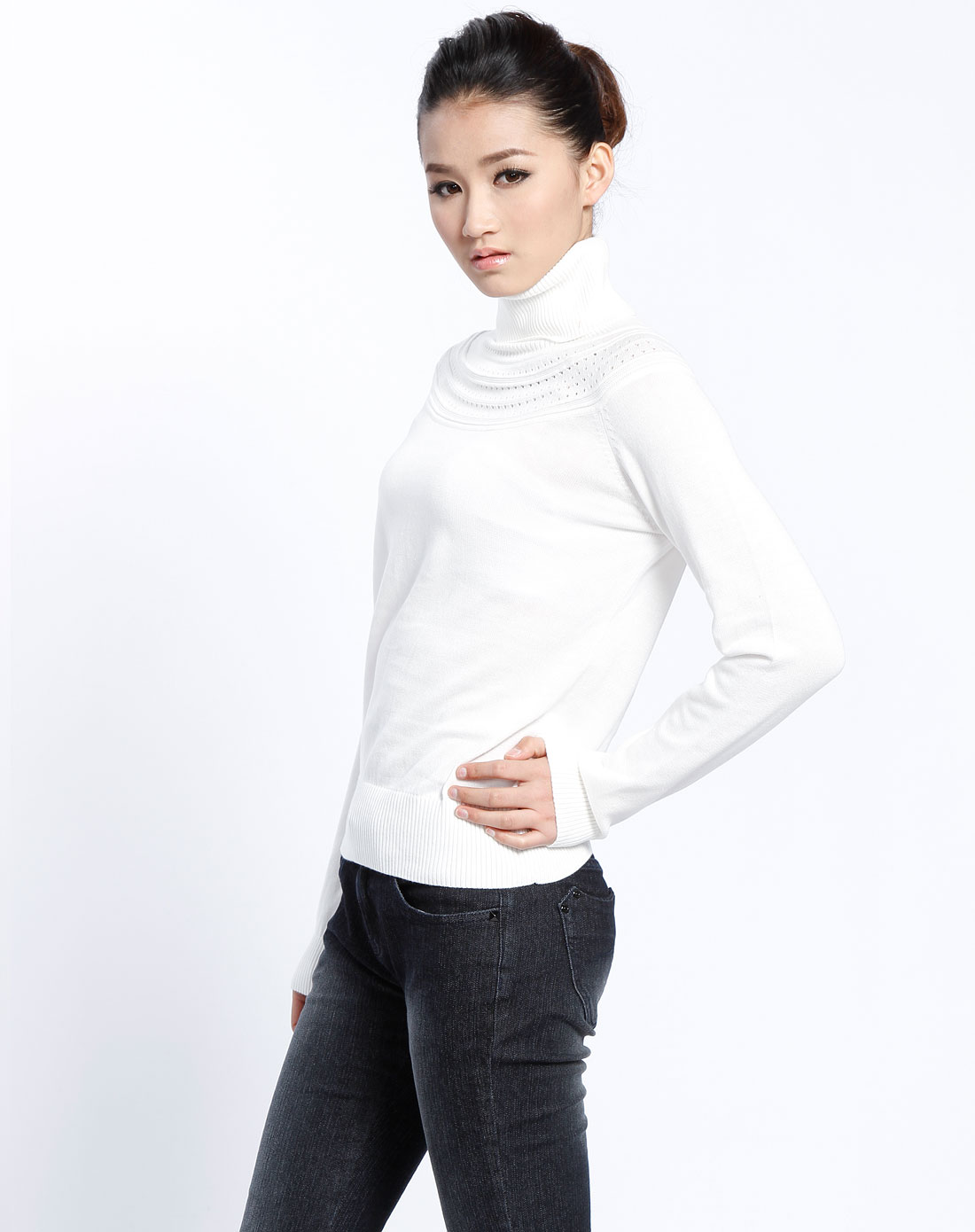 <em>白色高领毛衣</em>简约搭配中靴 _经验分享网