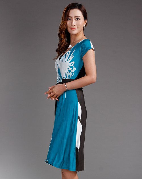 白底<em>绿花</em>裙_白底蓝绿花<em>上衣</em>_白底<em>绿花</em>背景