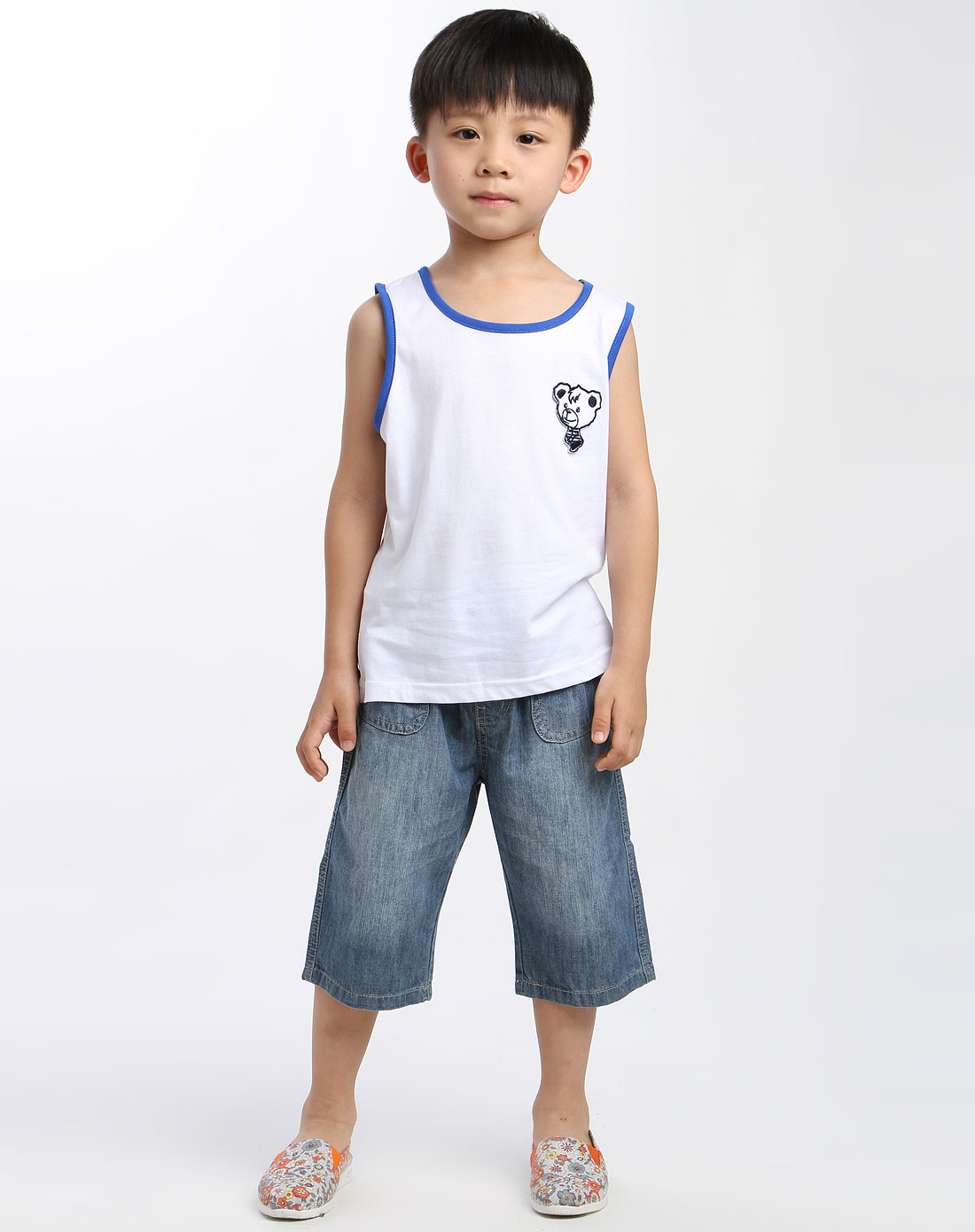 男童白色休闲背心
