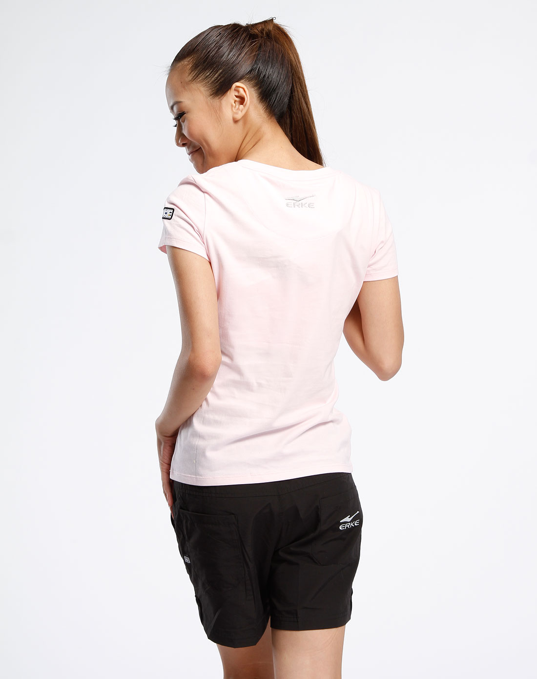 <em>鸿星尔克</em>ERKE<em>女款</em>粉红色V领短袖T恤140210