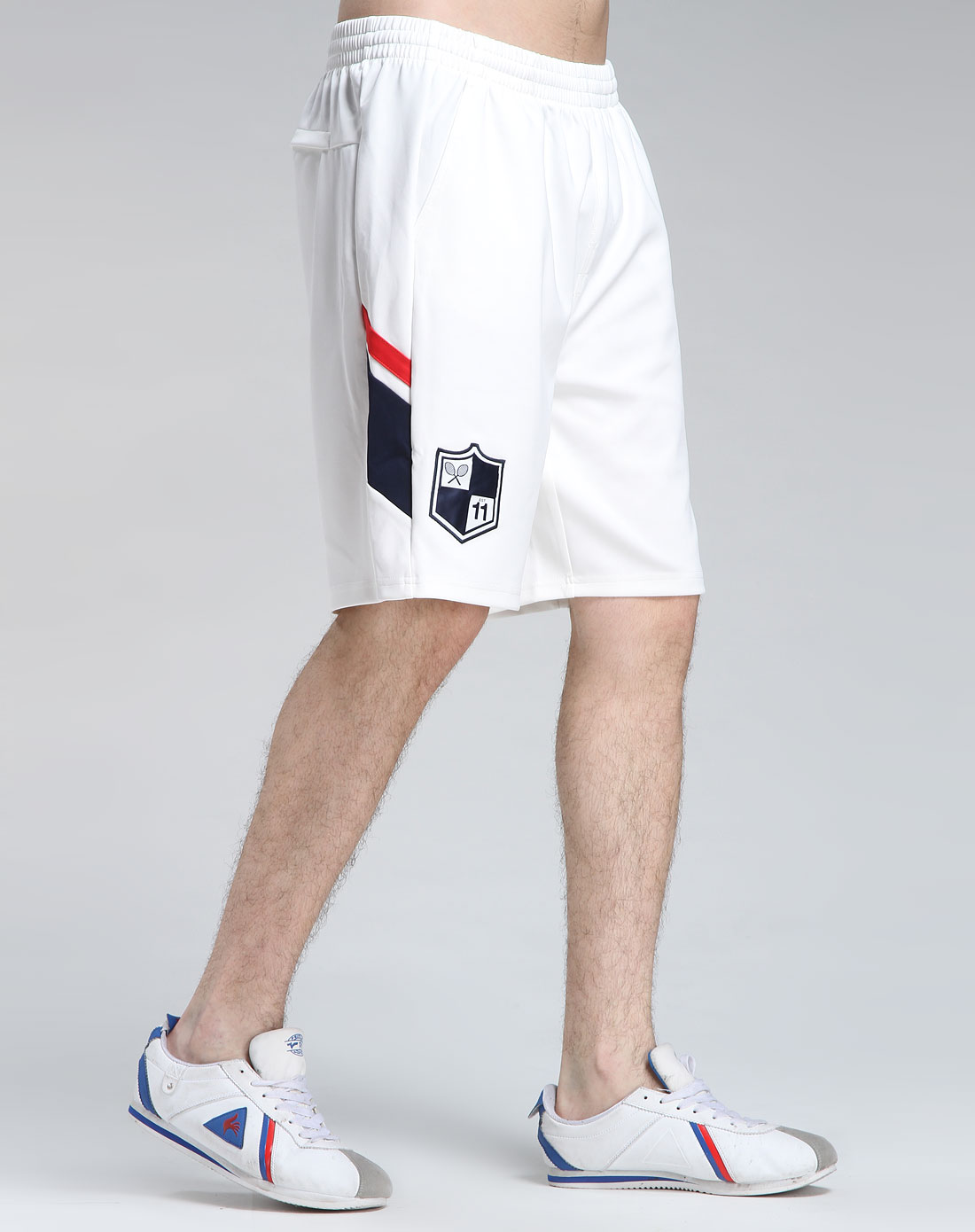 斐乐FILA男女装<em>男款</em>白色简约<em>休闲短裤</em>251137