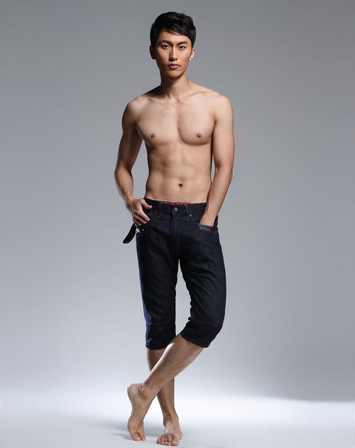 LEE<em>深蓝色</em>时尚<em>中腰牛仔短裤</em>_唯品会名牌时尚