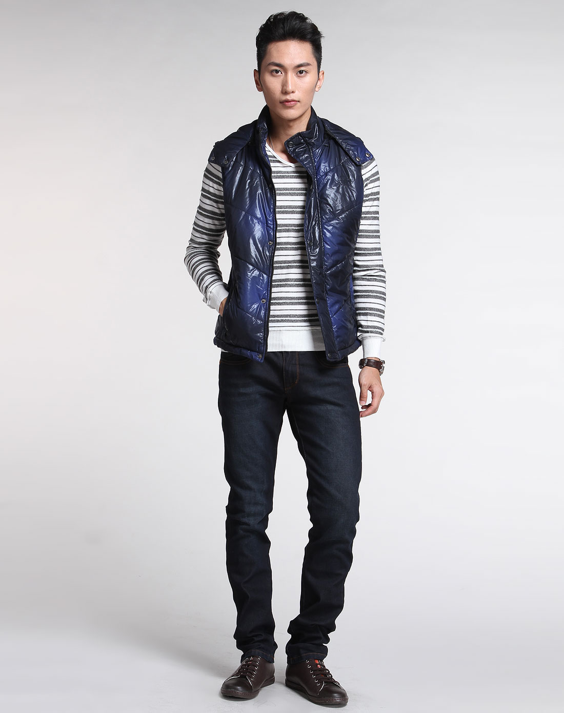 马克华菲男装中端专场深蓝黑色休闲渐变<em>马甲</em>7