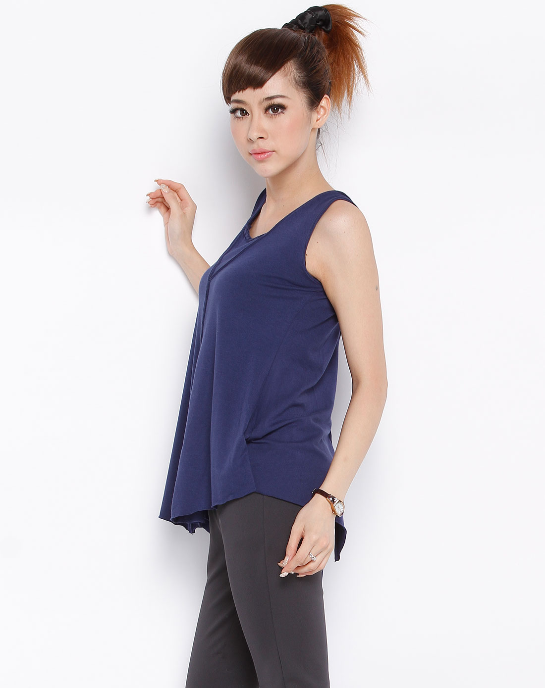 藏青色配什么颜色_藏青色能配什么颜色_藏青