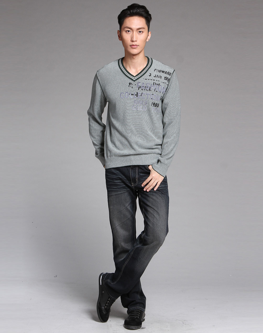 高尔普GOLDPOOL绿/<em>白色V领</em>细<em>条纹</em>长袖<em>毛衣</em>