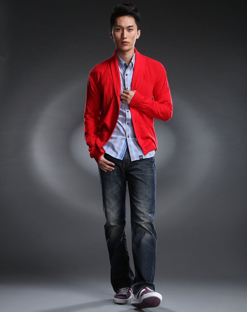 LEE男女装男款大红色简约<em>休闲</em>长袖<em>开衫毛衣</em>_