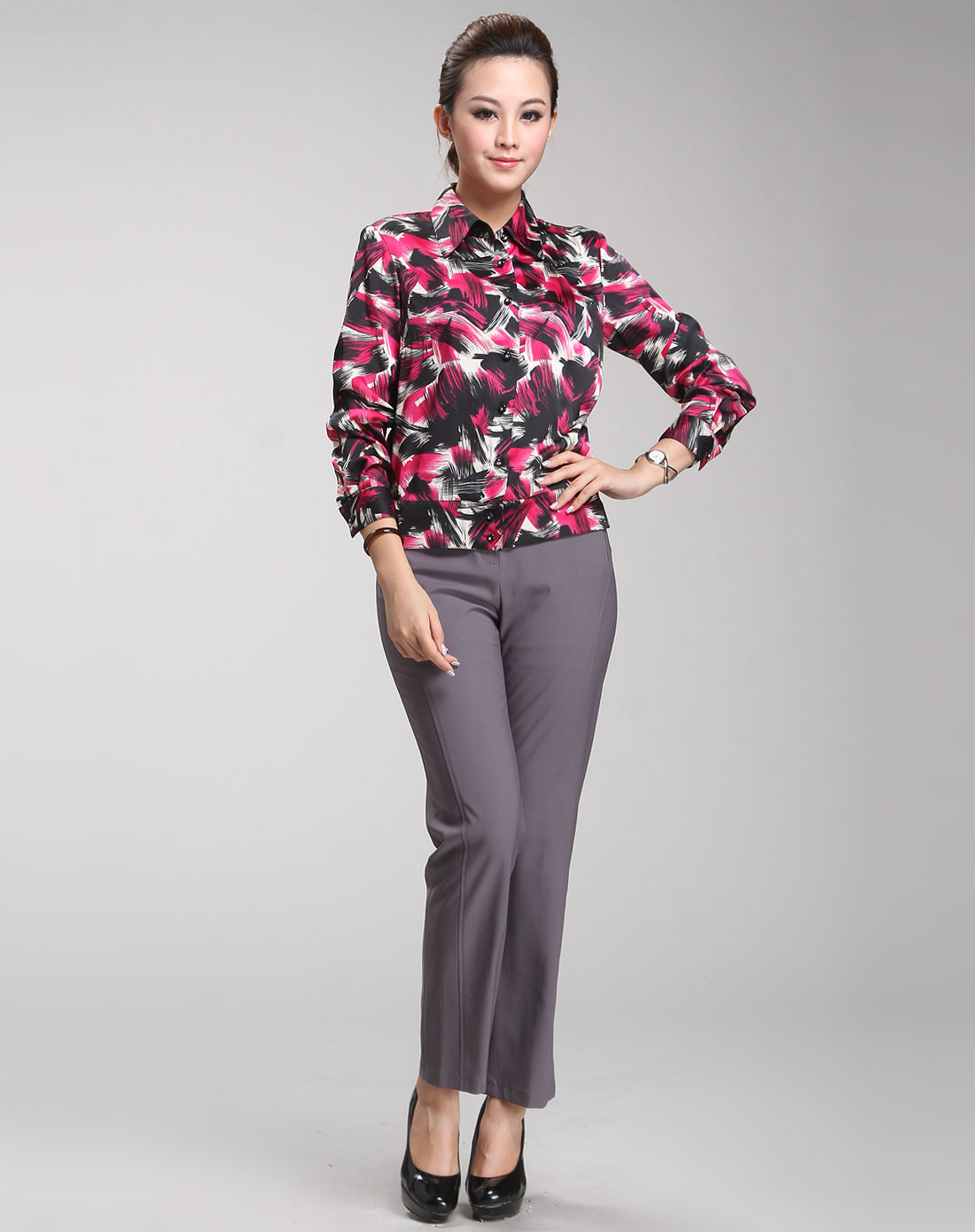 <em>凯撒</em>KAISER男<em>女装</em>女款桃红/黑色印花长袖衬衫