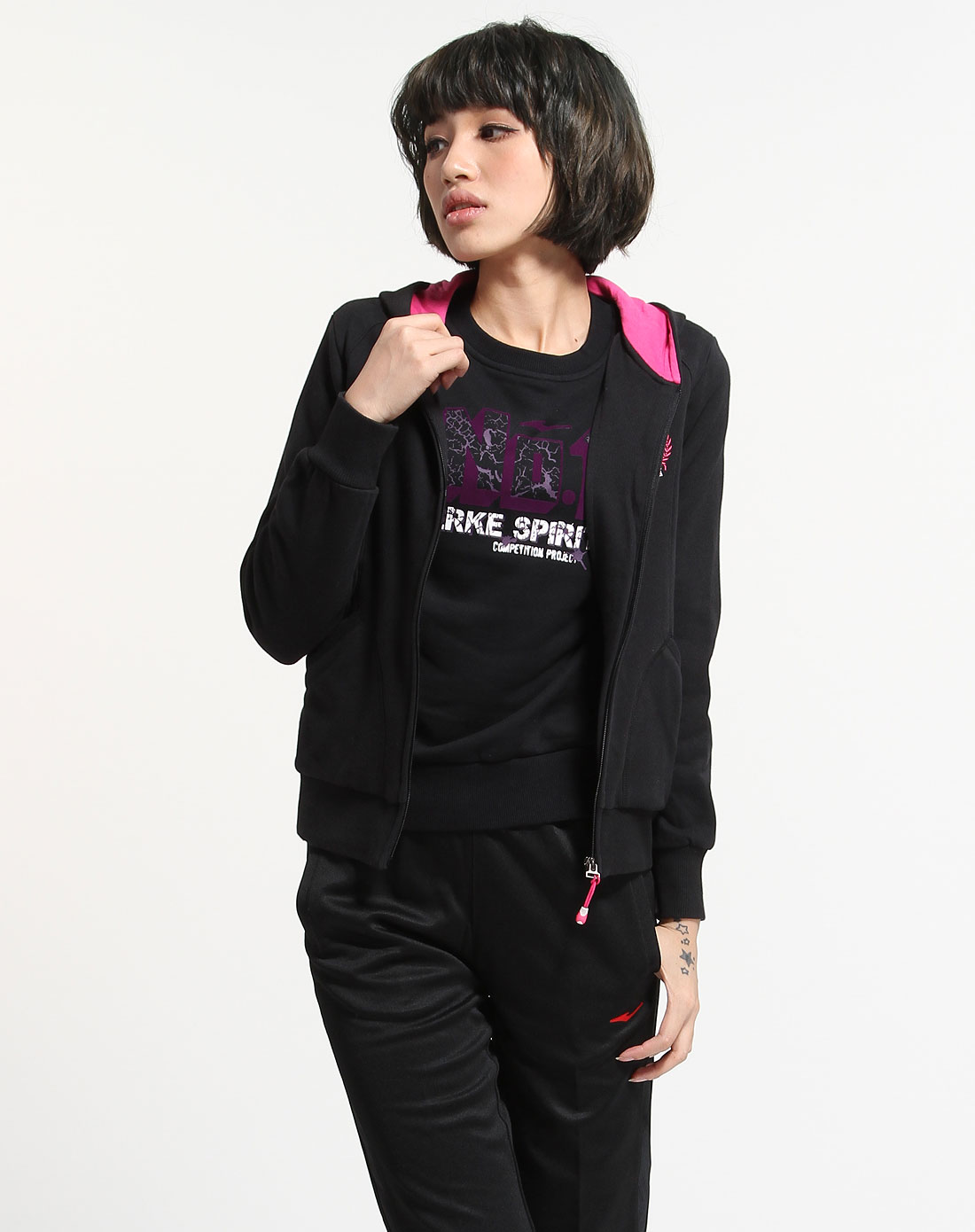 鸿星尔克ERKE女款<em>黑色</em>休闲连帽长袖<em>开衫卫衣</em>