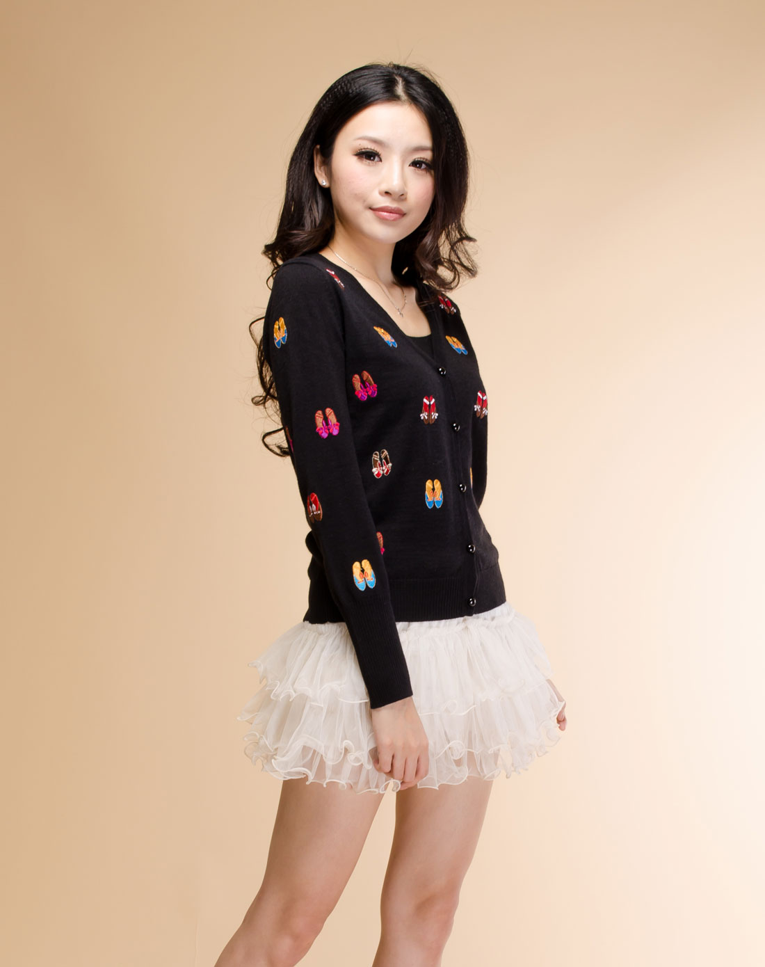 艾金诺USS AZINO-黑色时尚<em>绣花开衫毛衣</em>2A6