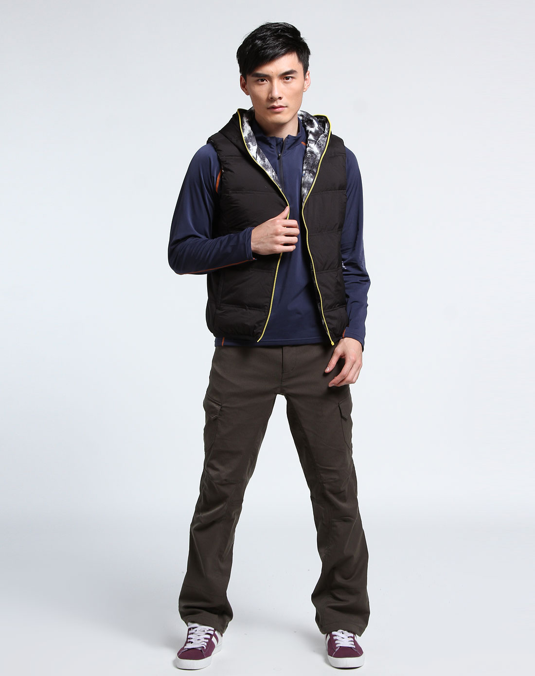 phenix户外男女装男款黑色休闲<em>连帽羽绒马甲</em>P