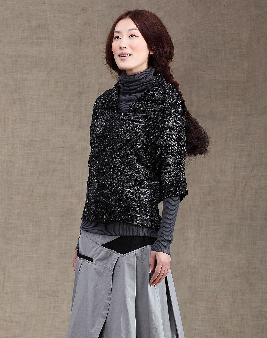 茵曼INMAN<em>黑色</em>时尚<em>连帽</em>七分袖<em>短款毛衣外套</em>