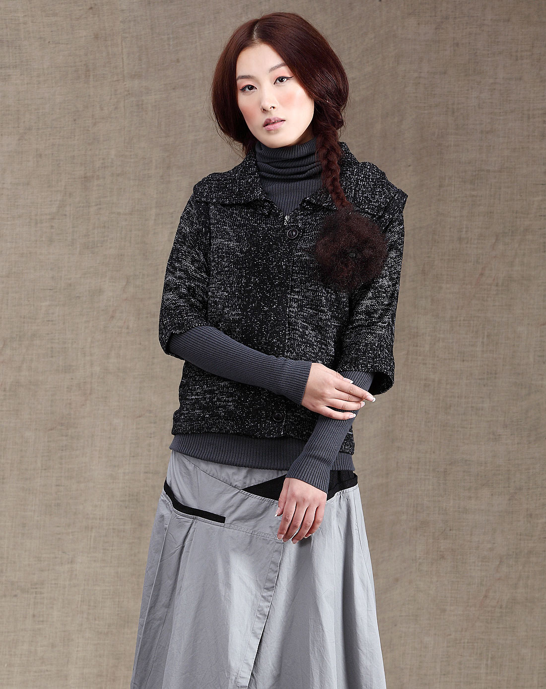 茵曼INMAN<em>黑色</em>时尚<em>连帽</em>七分袖<em>短款毛衣外套</em>