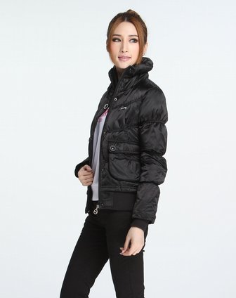 <em>贵人鸟女士</em>专场-黑色长袖时尚羽绒服