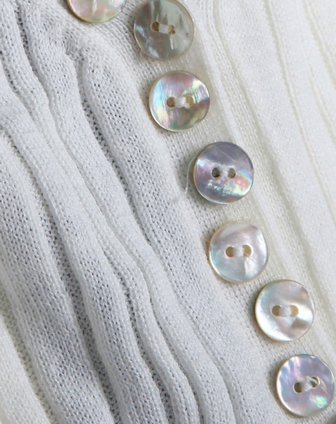 O.SA女<em>白色</em>修身<em>V领</em>排扣<em>条纹毛衣</em>SE0062320