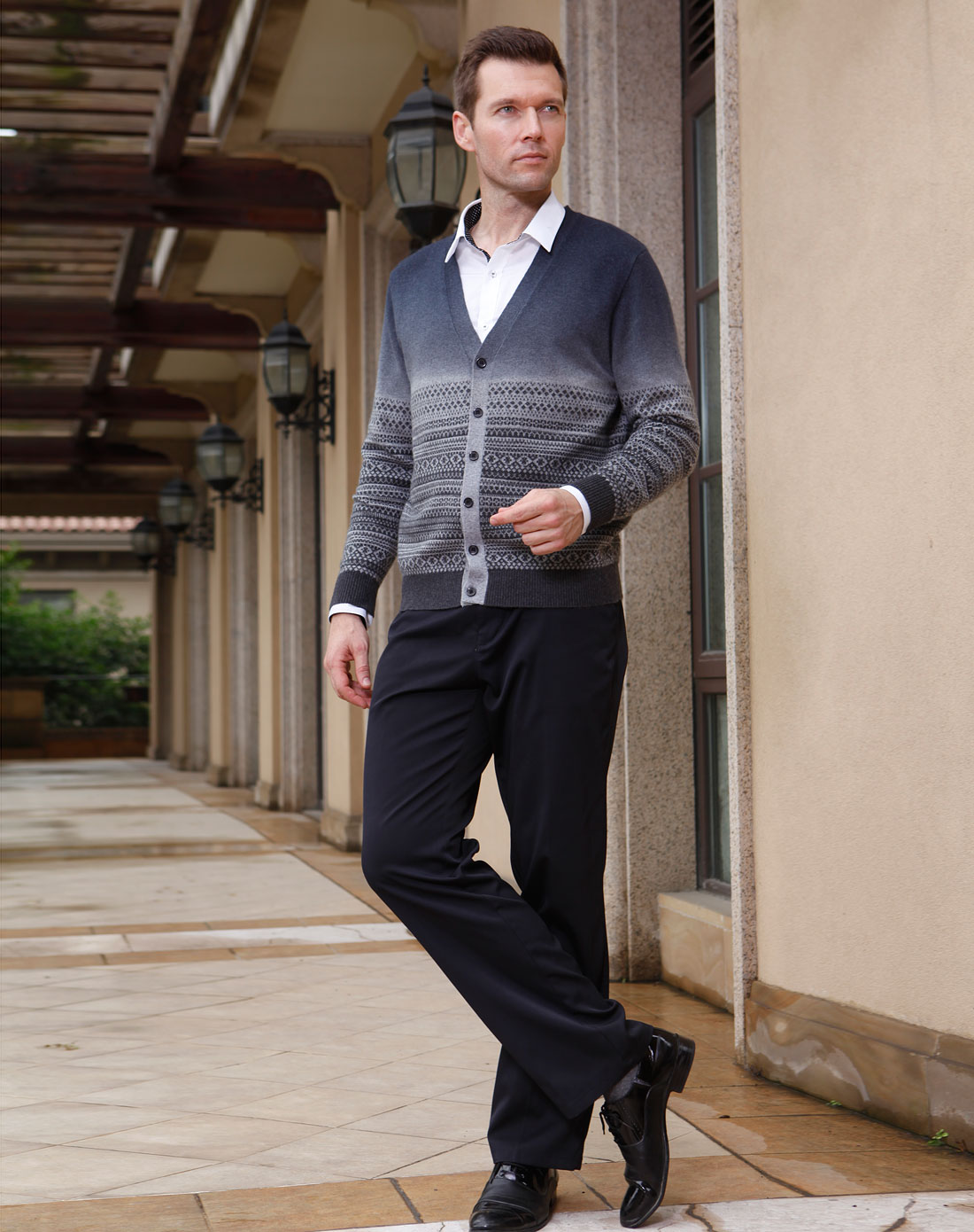 衣尚<em>羊绒</em>碳灰时尚吊染提花<em>开衫</em>款<em>男式羊绒</em>衫1