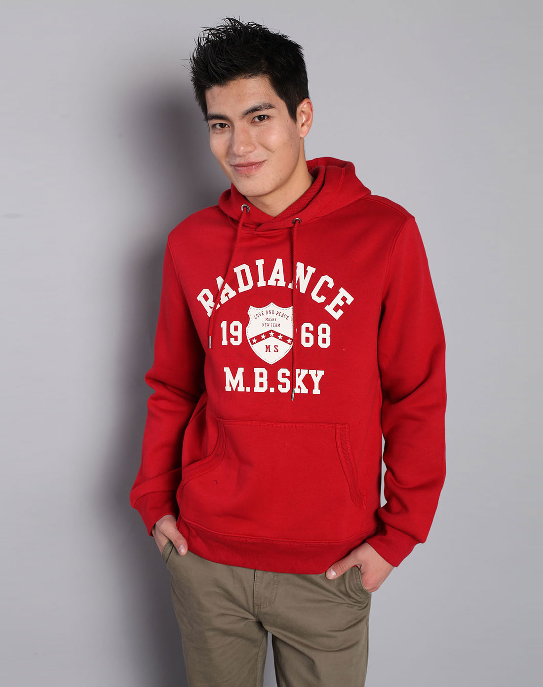 连帽宽松红色套头卫衣选什么牌子好 红色卫衣