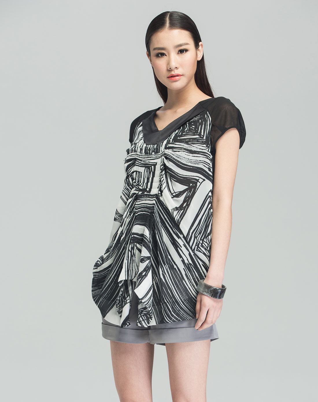 台绣TGGC<em>女装</em>白底<em>黑花</em>轻薄印花宽松时尚雪纺