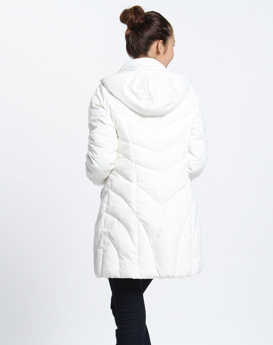 <em>女款白色</em>连帽时尚长袖<em>羽绒服</em>