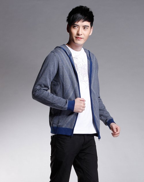 宾宝男装专场蓝灰色时尚条纹长袖针织衫