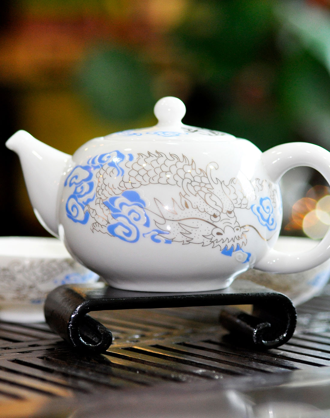 金龙隐青云 白瓷青花茶具