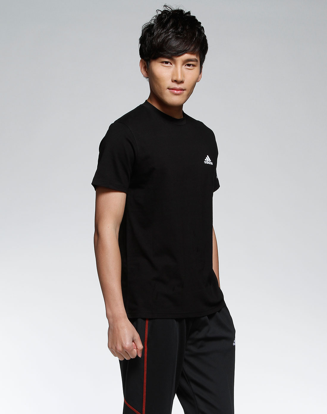 阿迪达斯adidas男装专场-男款黑色短袖运动t恤衫