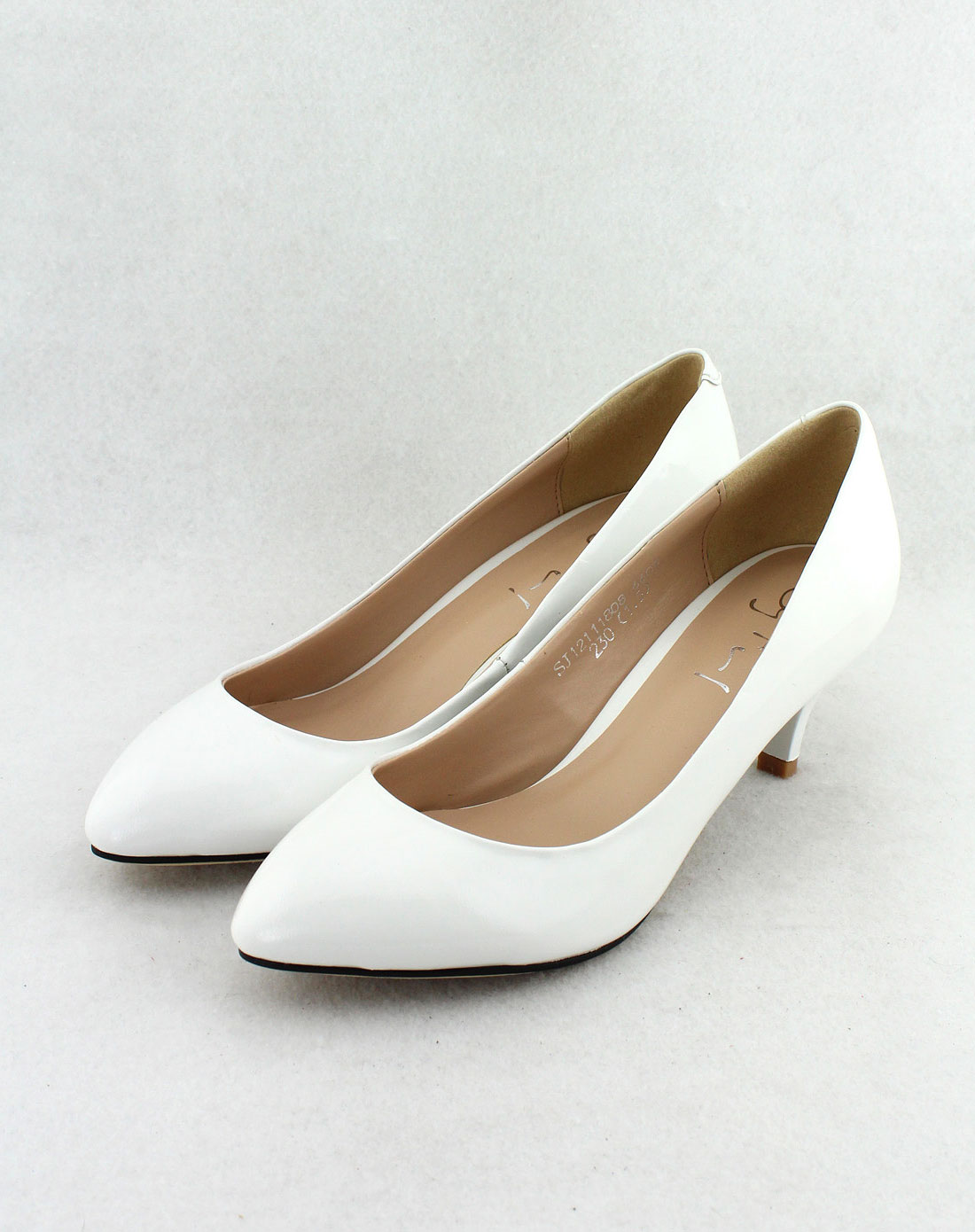 [ ggirl ] 女款白色漆面羊皮低跟鞋