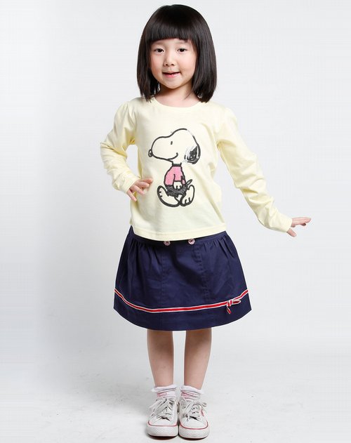 史努比snoopy童装女童浅黄色圆领钉闪片时尚长袖上衣
