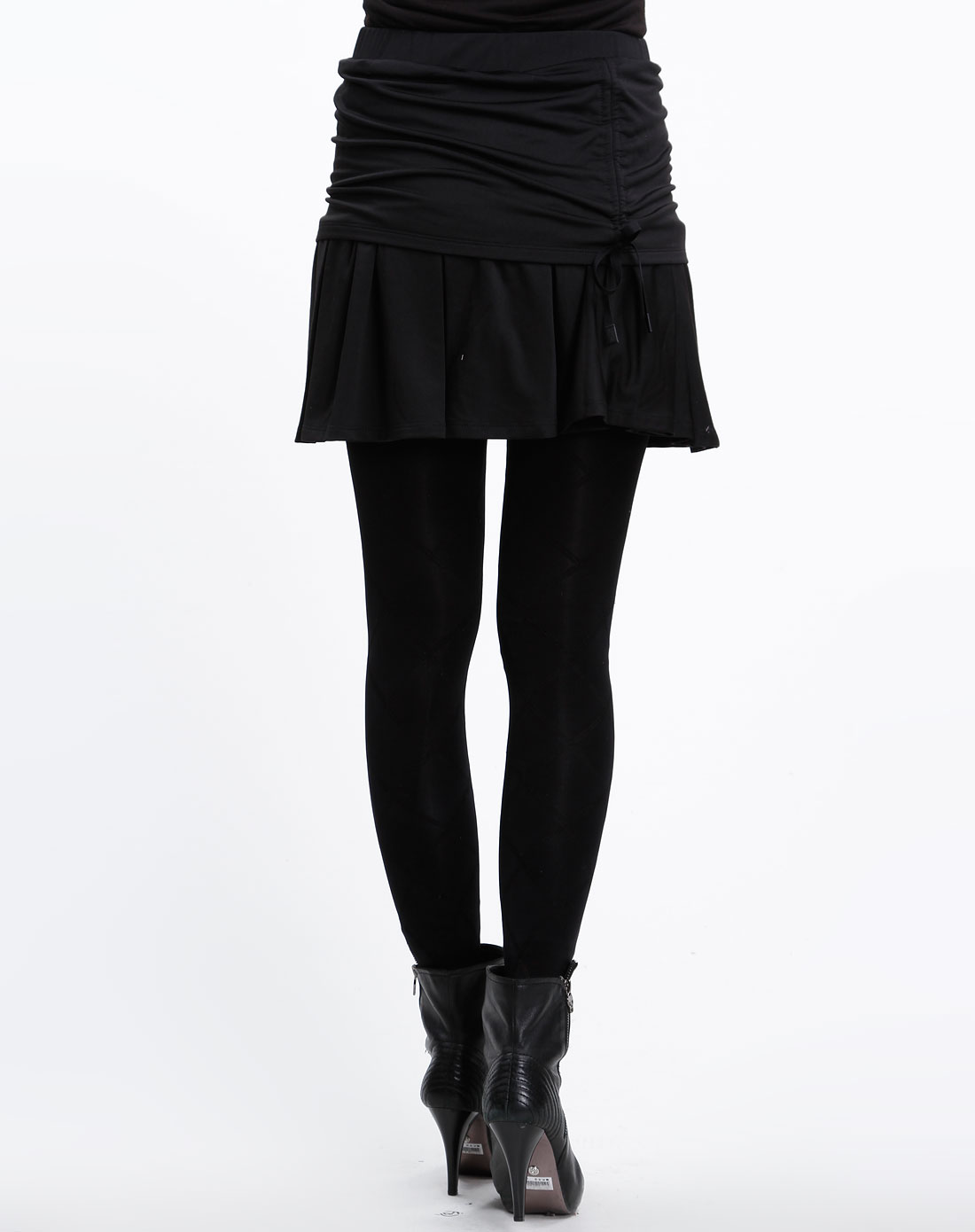 雅莹tbf黑色个性短裙