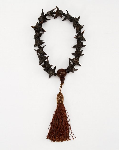 &nbsp;&nbsp;&nbsp;&nbsp;包装清单: 一条手串 材质: 菱角 其它