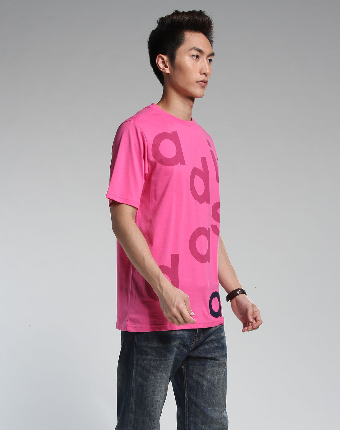 粉色圆领短袖t恤