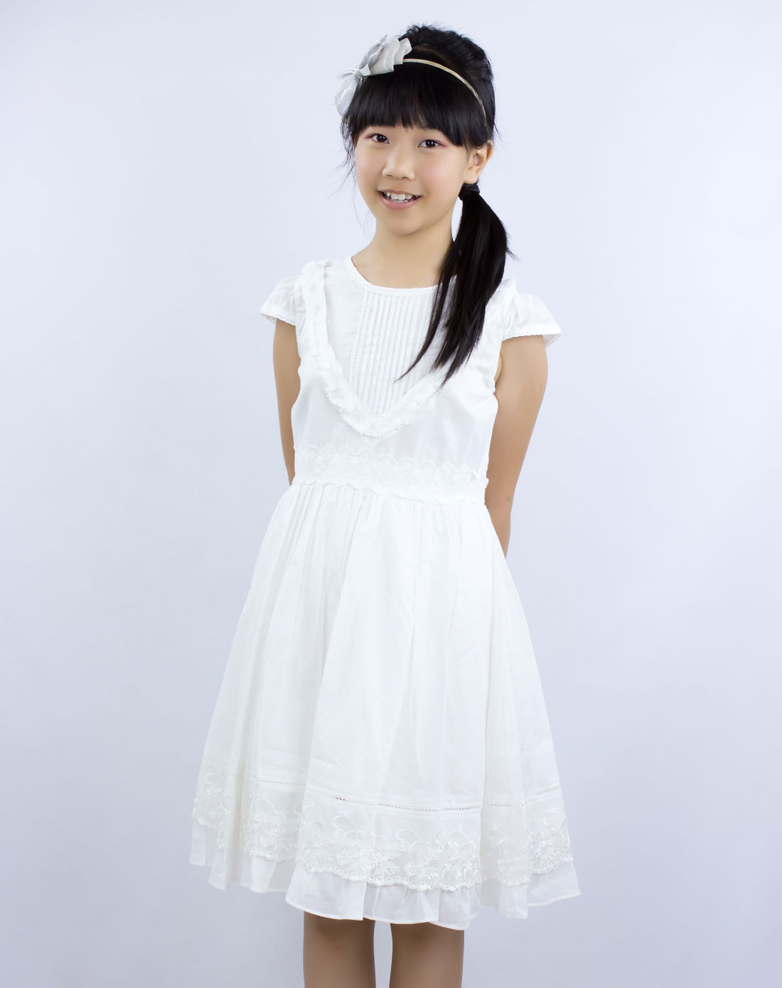 雅多&亚迪奥男女童装混合专场-女童半白色半袖连衣裙