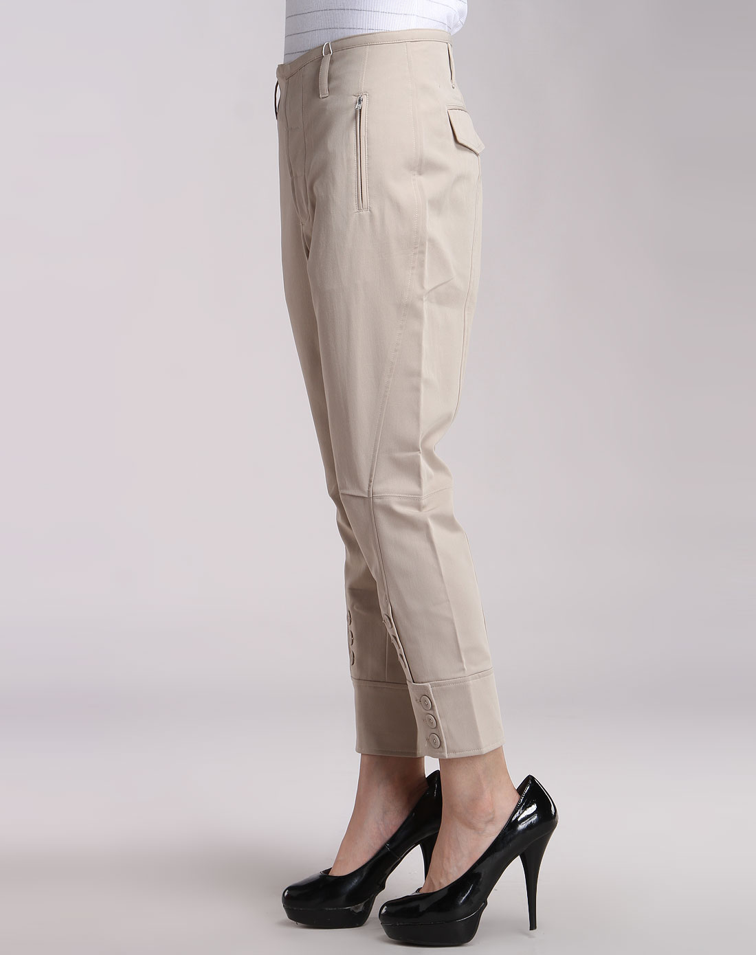 浅卡其色休闲九分裤