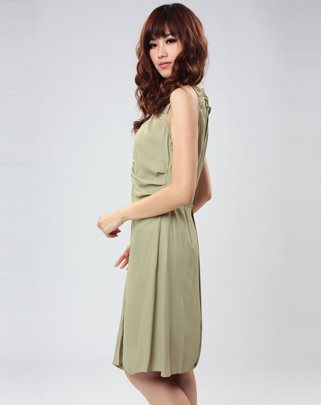 灰绿色时尚无袖连衣裙