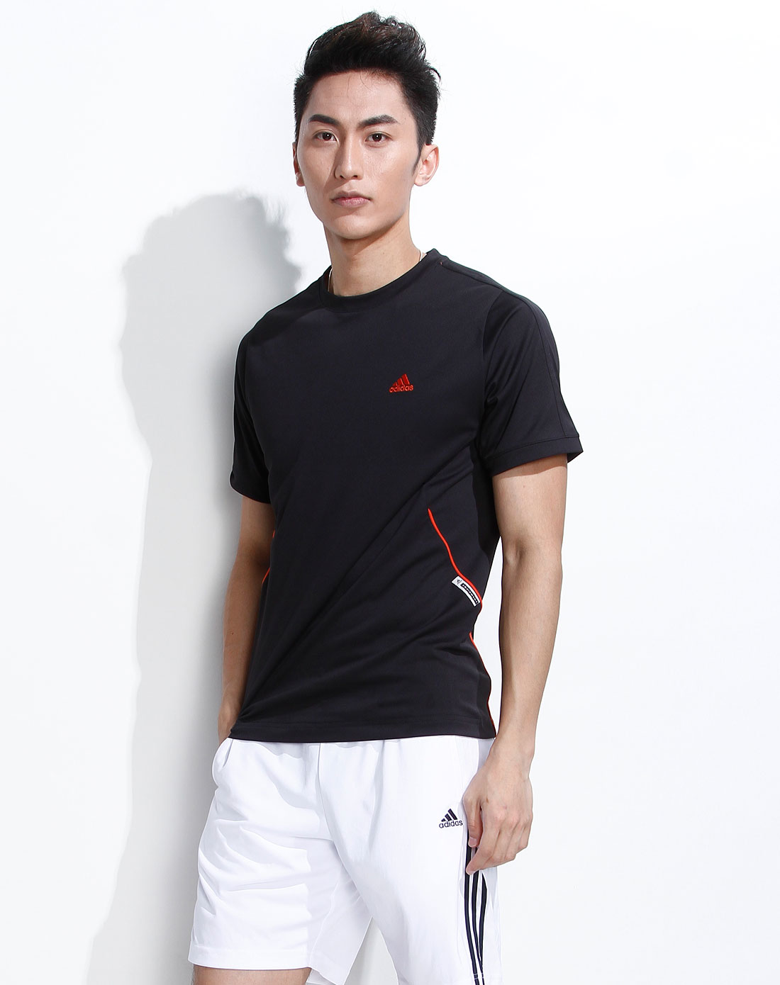 男款黑色运动短袖t恤衫