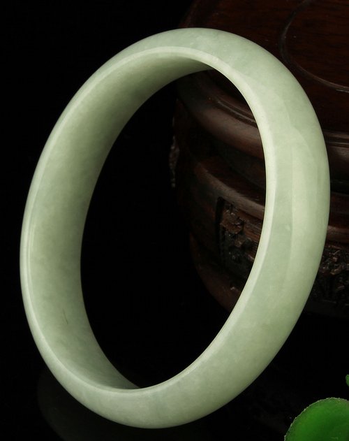 凝萃坊rare贵重专场天然豆青种翡翠贵妃镯02