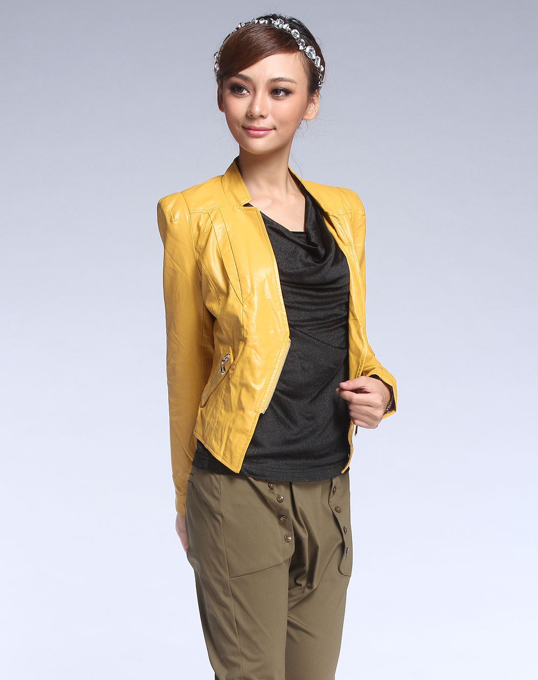 > 土黄色简洁时尚短款长袖皮衣