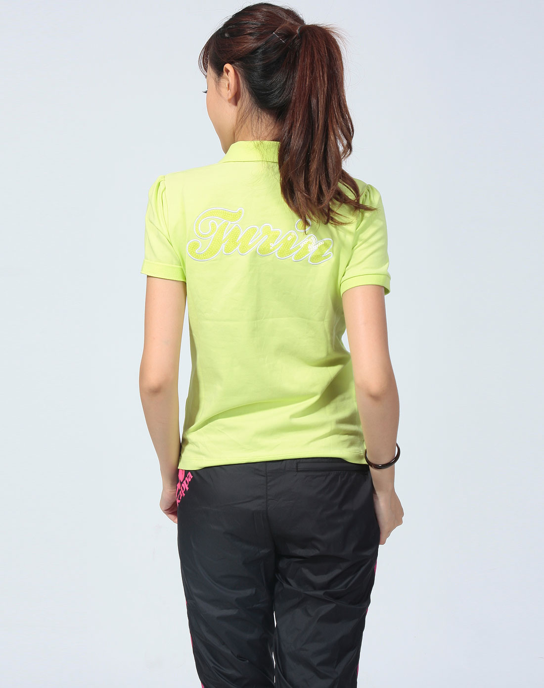 首页> 卡帕kappa女装专场 > 荧光绿色绣花短袖polo衫