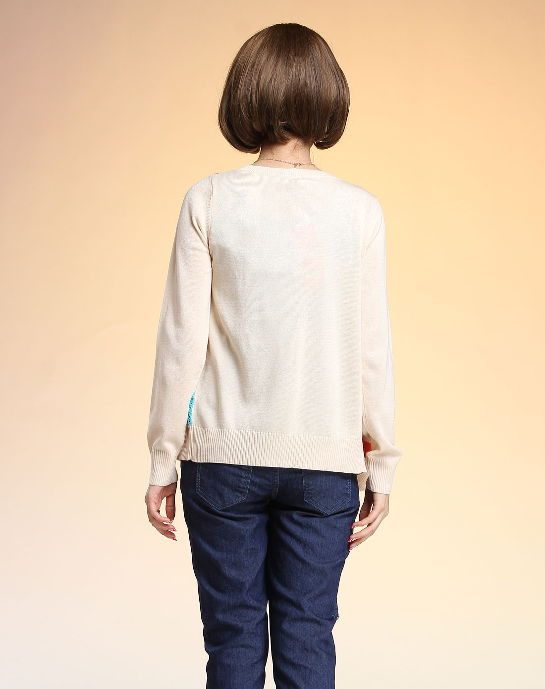 米杏色织花时尚长袖毛衣