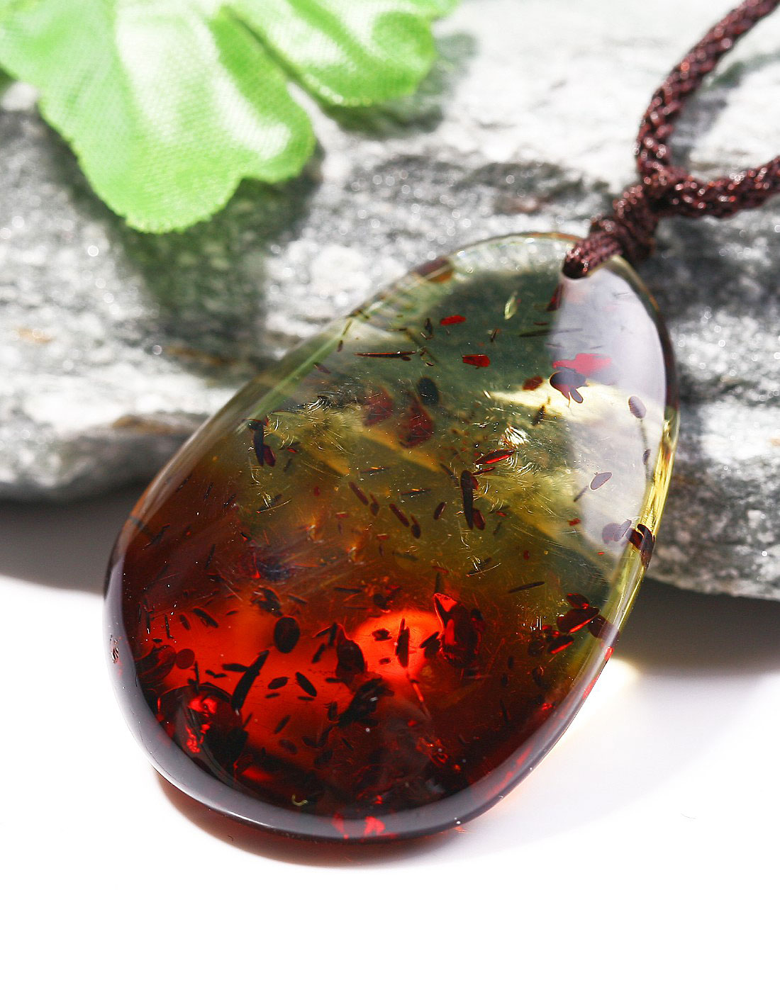 炫丽红花花珀项链