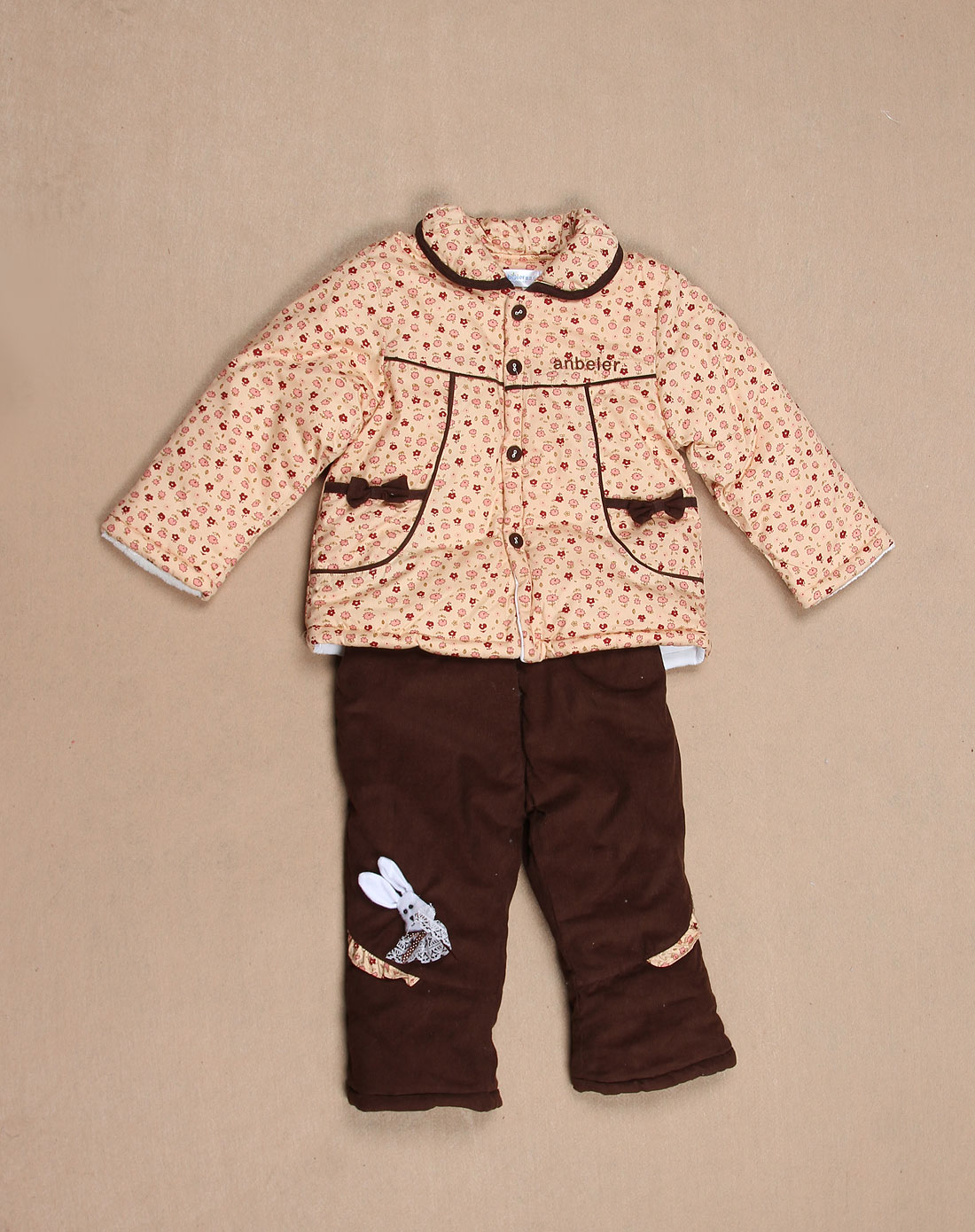 安贝儿 中性黄色繁花点点翻领长袖外套两件套