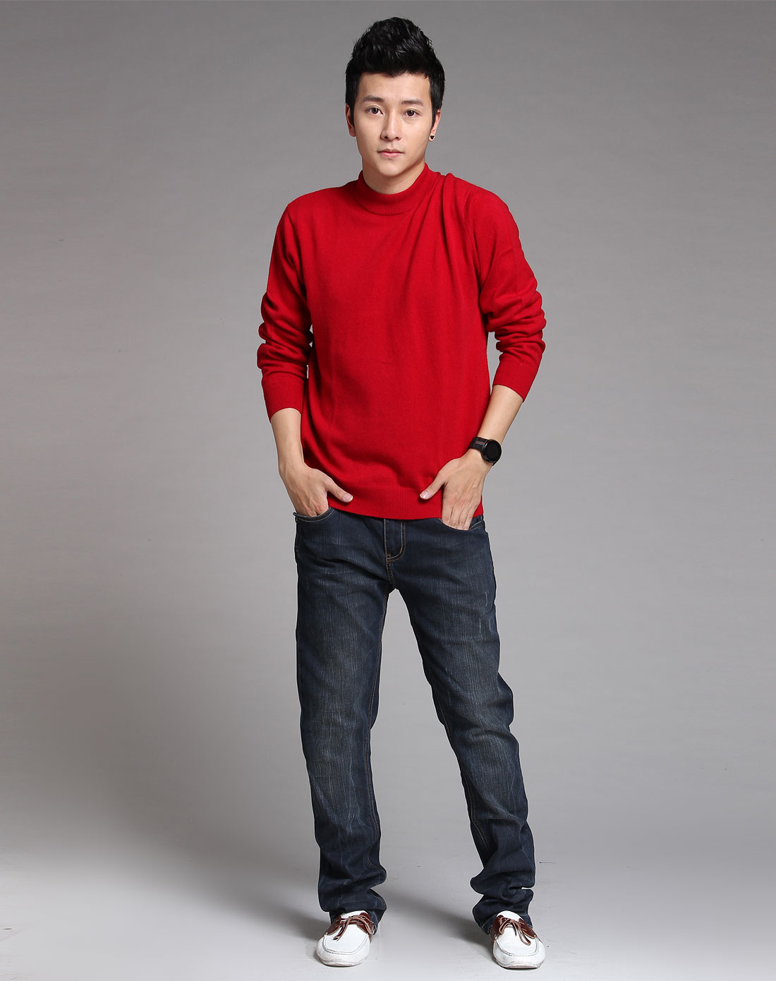 > 100%山羊绒(除装饰物外) 男款枣红色舒适休闲长袖羊绒衫