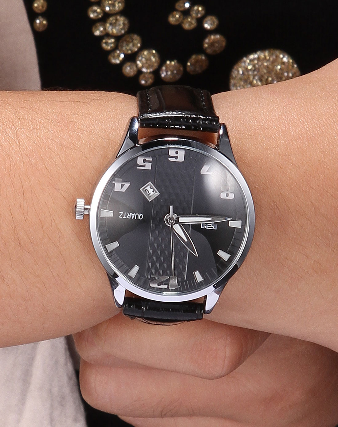 百迪 女款黑/银色鳄鱼皮纹时尚皮带石英手表