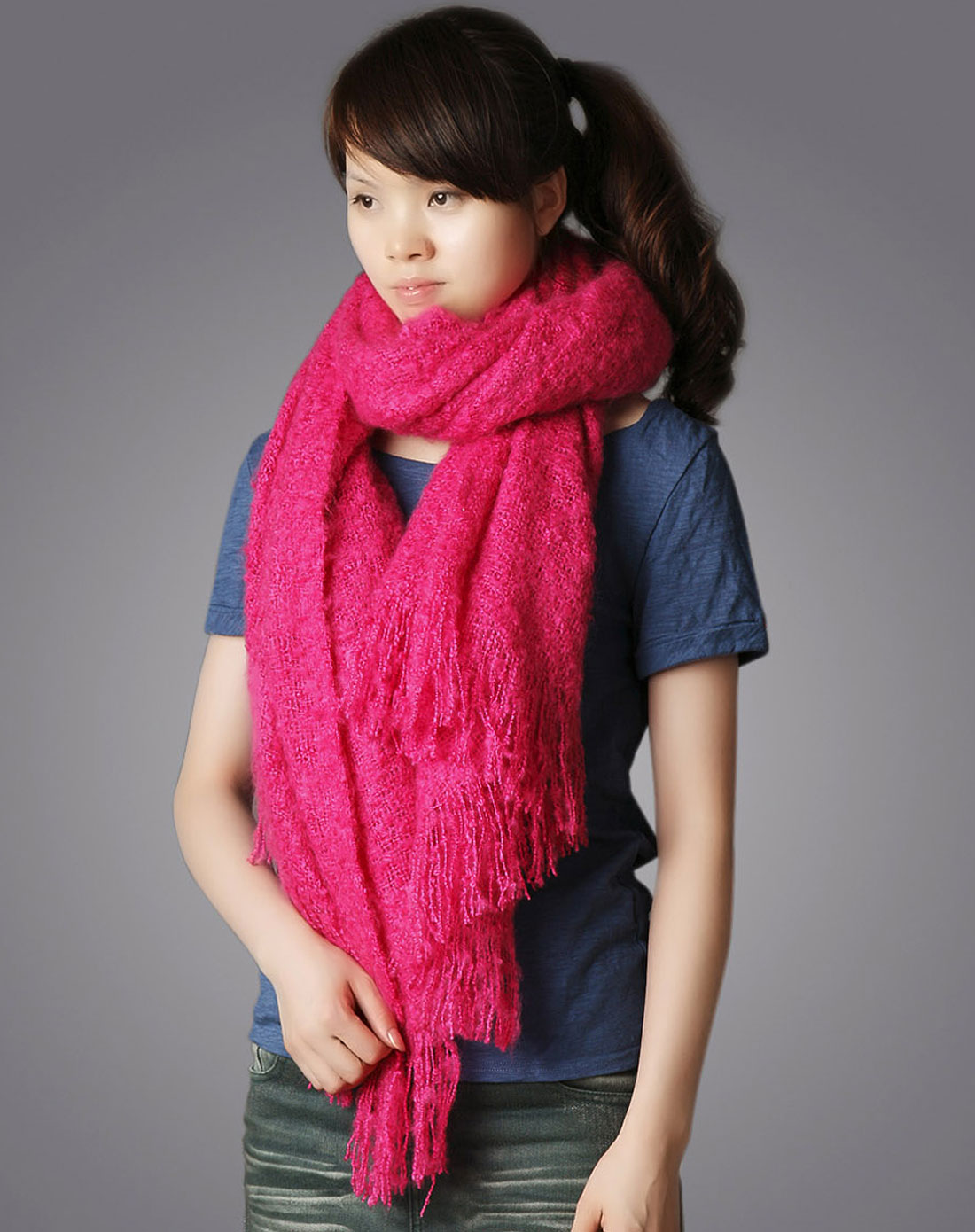 玫红色流苏时尚围巾