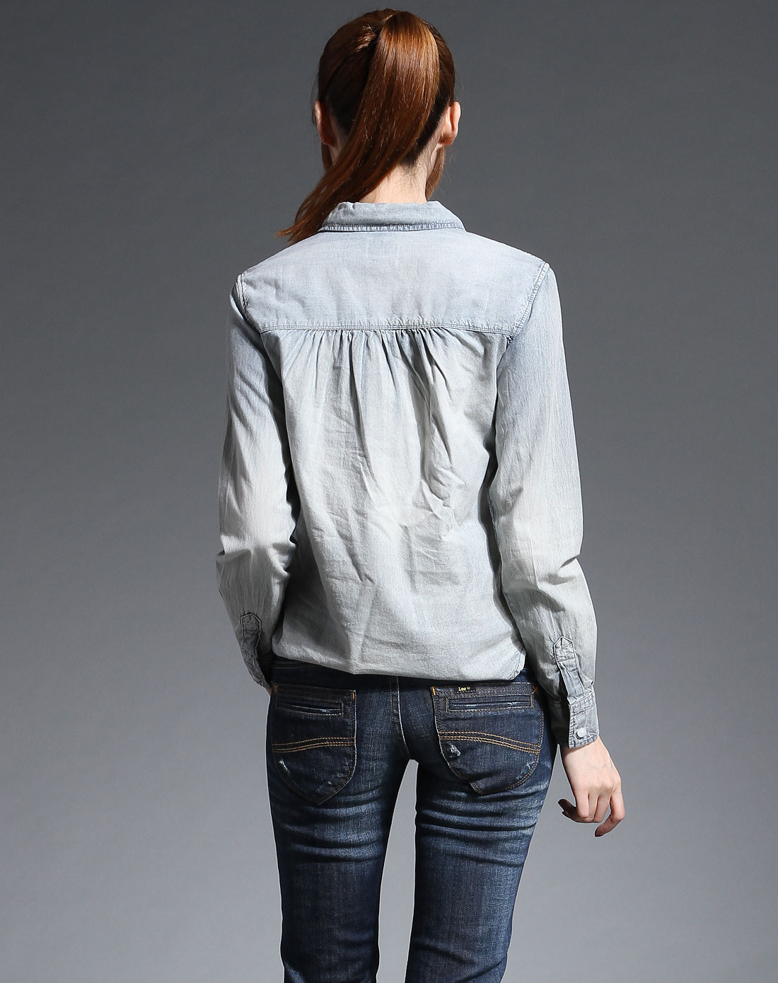 灰蓝色优雅时尚长袖牛仔衫