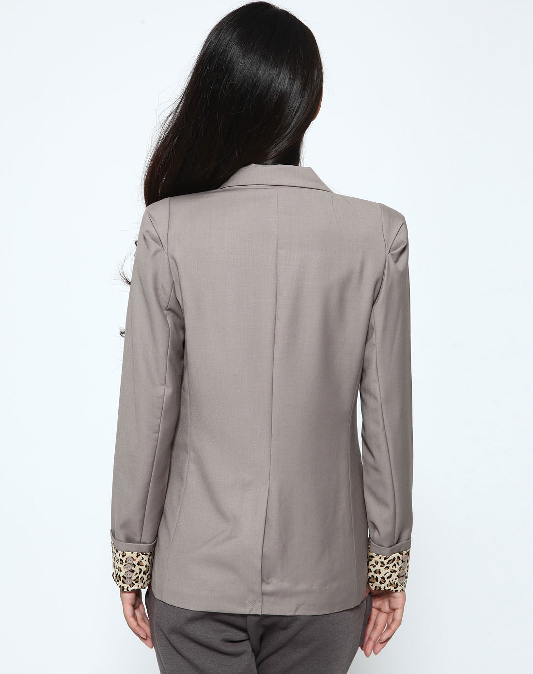 灰卡其色简约修身中长款长袖西装