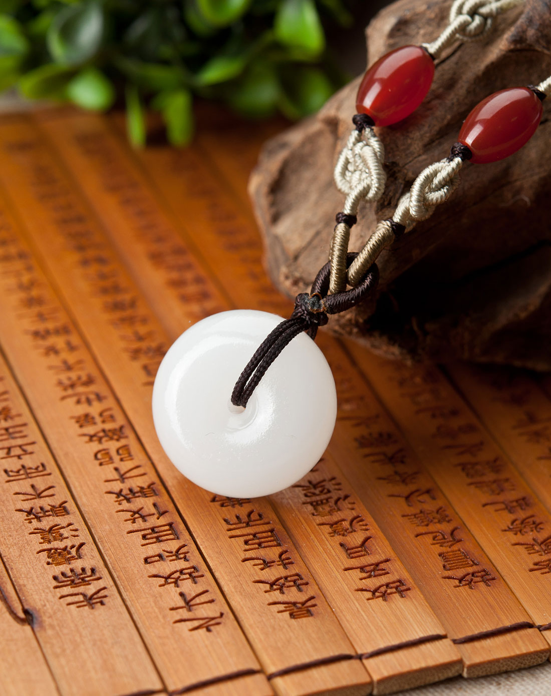 白石英岩玉平安扣项链