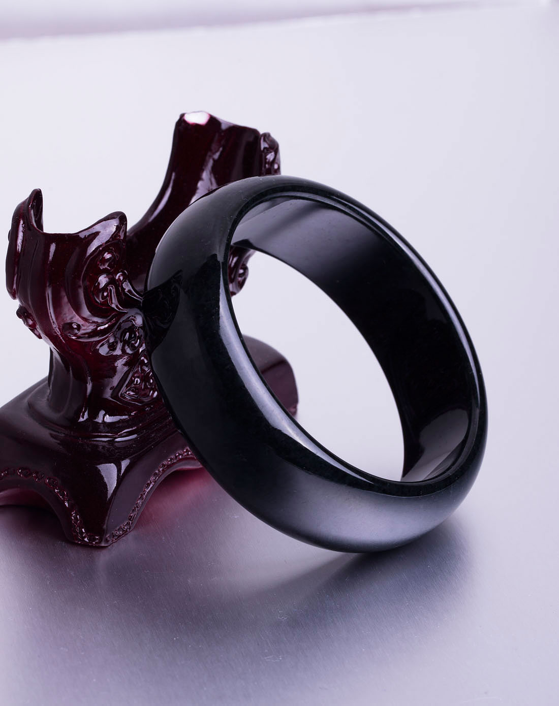 [ 仙蒂瑞拉 ] 中号和田玉羊脂墨青玉手镯(内径54-56mm)(附国检证书)